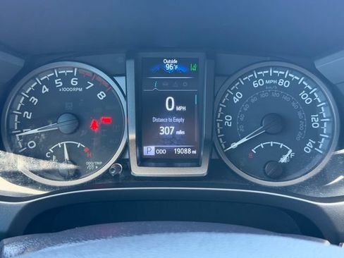 Used 2022 Toyota Tacoma TRD Sport RWD image 11