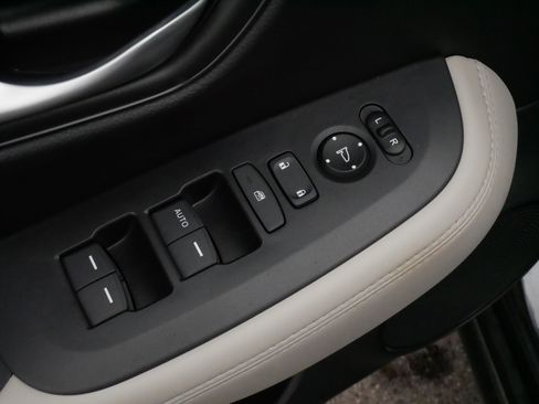 Certified 2026 Honda HR-V LX image 19