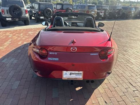 Used 2023 MAZDA MX-5 Miata Grand Touring RWD image 9