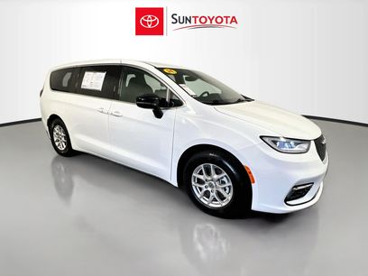 Used 2024 Chrysler Pacifica Touring