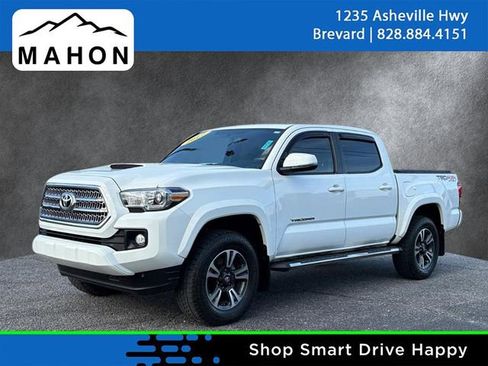 Used 2017 Toyota Tacoma TRD Sport image 1