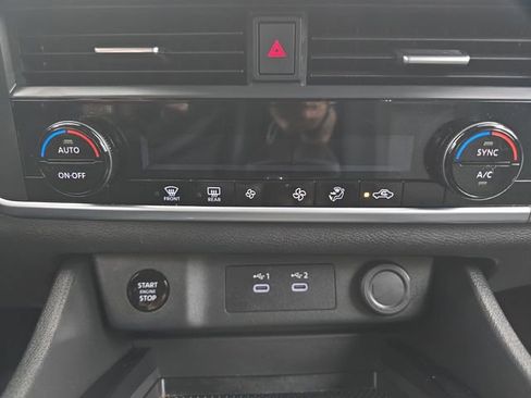 Used 2024 Nissan Rogue SV AWD/4WD image 32