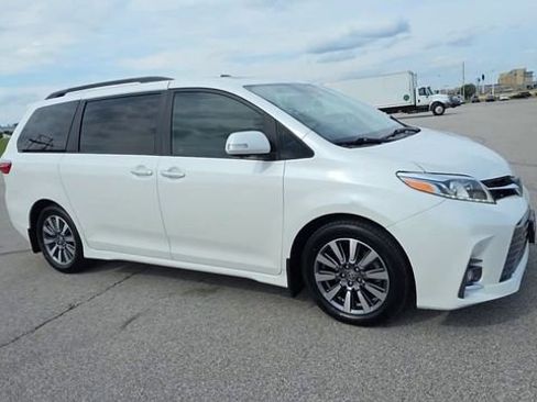 Used 2020 Toyota Sienna Limited Premium FWD image 9