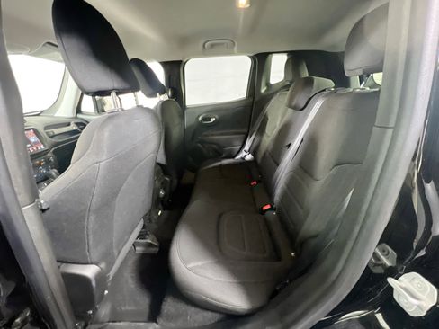 Used 2022 Jeep Renegade Latitude w/ Convenience Group image 24