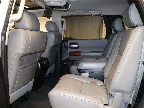 Used 2020 Toyota Sequoia Platinum image 15