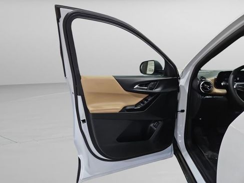 Used 2025 Chevrolet Equinox ACTIV w/ Safety and Technology Package image 28