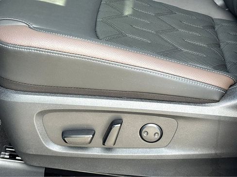 New 2026 Nissan Pathfinder Platinum image 18