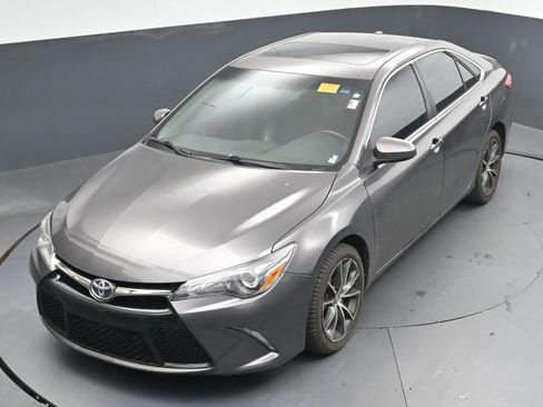 Used 2015 Toyota Camry XLE image 30