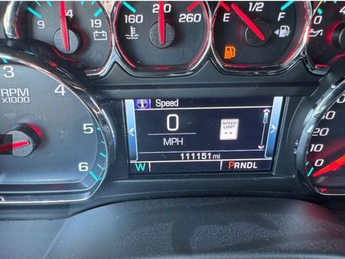 Used 2018 Chevrolet Suburban LT AWD/4WD image 16