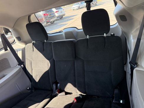 Used 2016 Dodge Grand Caravan SXT image 46