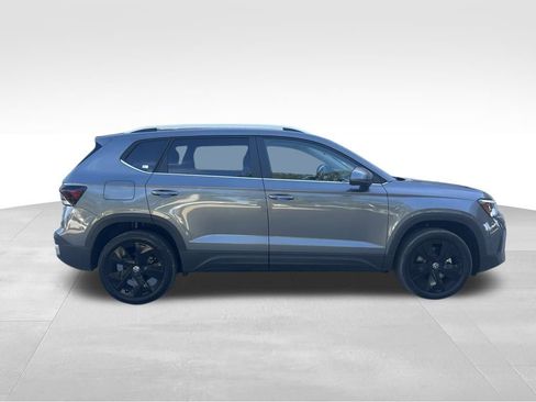 New 2026 Volkswagen Taos SE image 6