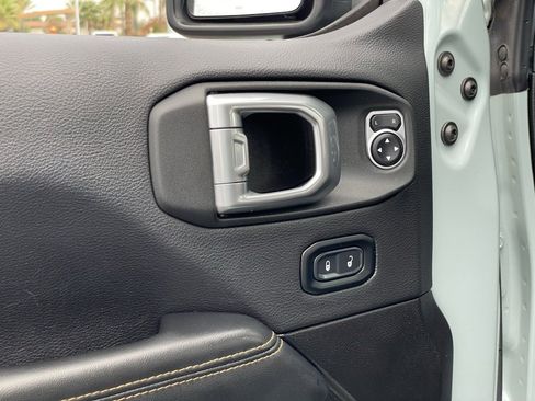 Used 2024 Jeep Wrangler Unlimited Sahara image 15