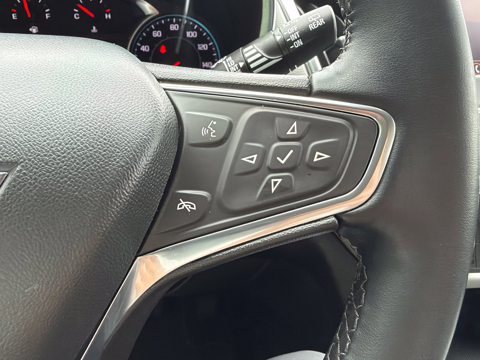 Used 2024 Chevrolet Equinox LT FWD image 15