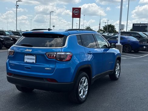 Used 2024 Jeep Compass Latitude AWD/4WD image 3
