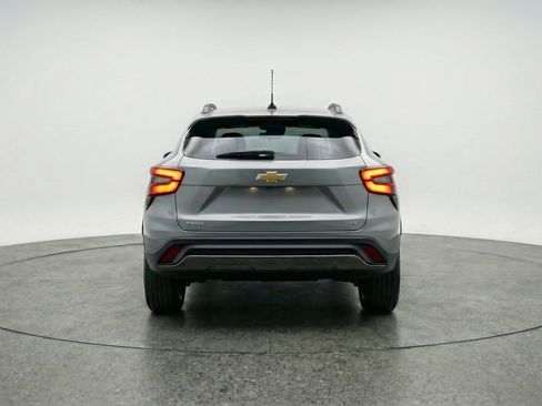 Used 2025 Chevrolet Trax LT image 7