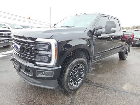 Used 2025 Ford F250 Platinum image 2