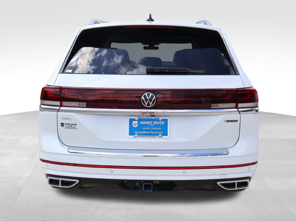 Used 2024 Volkswagen Atlas SEL Premium R-Line AWD/4WD image 4