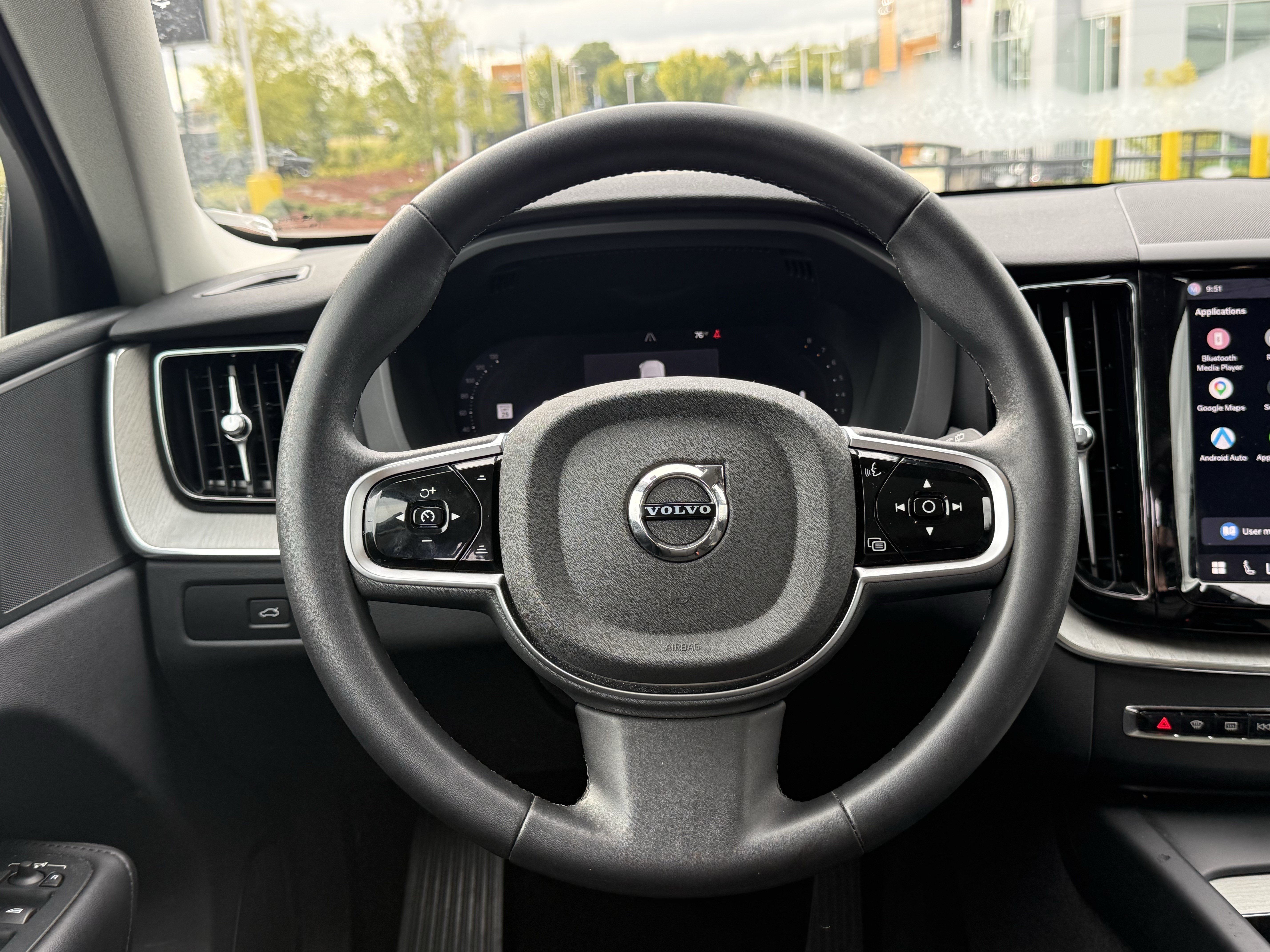 Used 2025 Volvo XC60 B5 Plus AWD/4WD image 6
