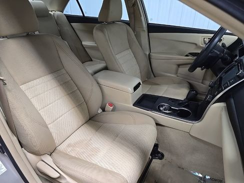 Used 2017 Toyota Camry LE w/ Moonroof Package FWD image 15