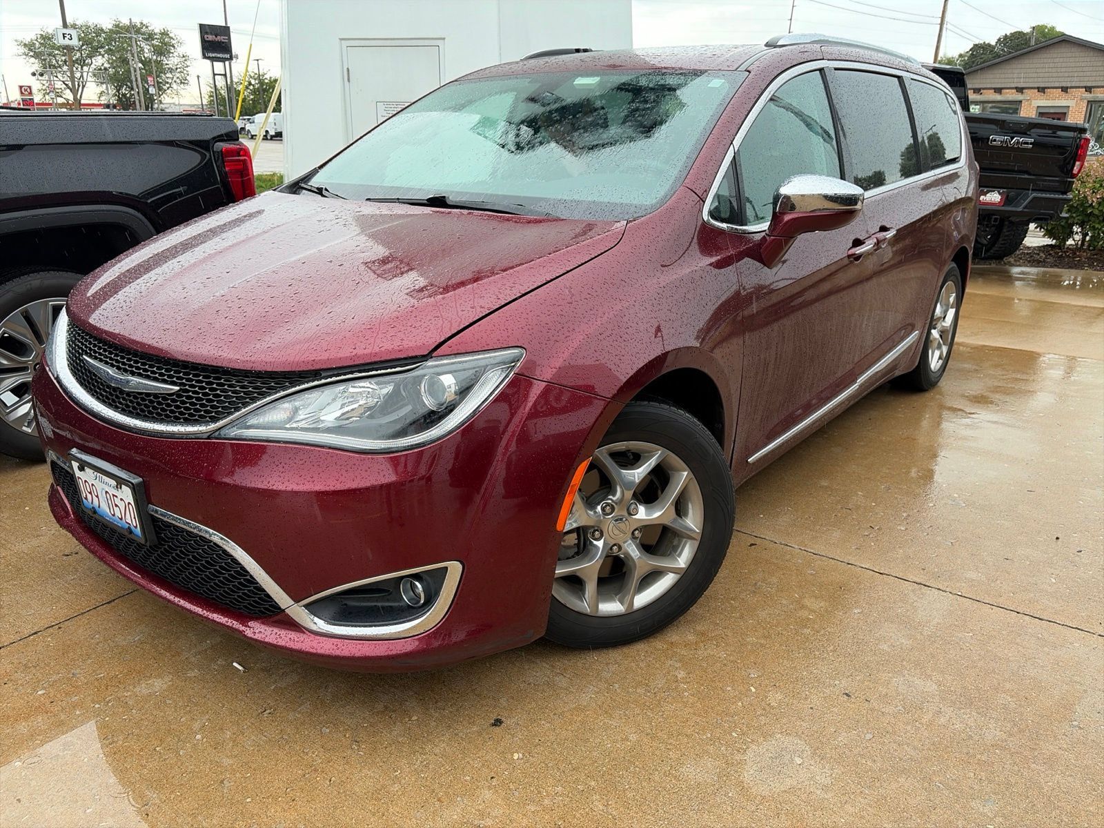 Used 2017 Chrysler Pacifica Limited FWD image 1