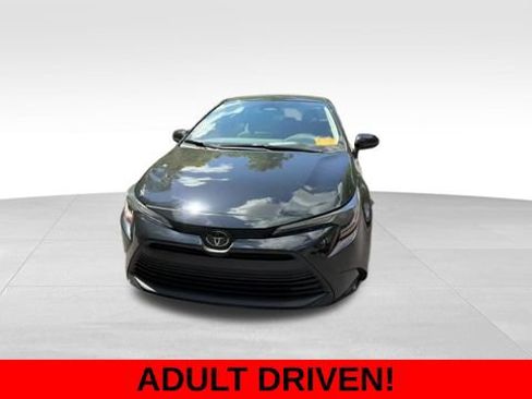 Used 2025 Toyota Corolla LE FWD image 2