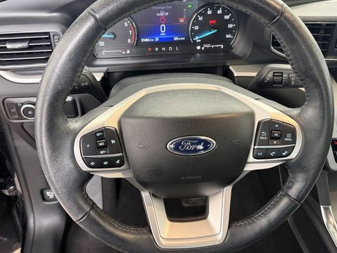 Used 2023 Ford Explorer XLT w/ Equipment Group 202A AWD/4WD image 16