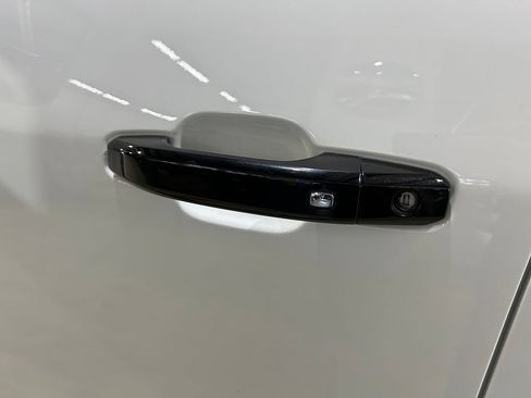 Used 2025 Chevrolet Silverado 2500 ZR2 w/ Technology Package AWD/4WD image 11