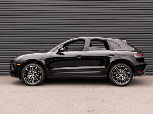 Certified 2026 Porsche Macan AWD/4WD image 2