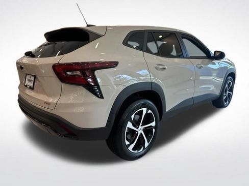 New 2026 Chevrolet Trax RS w/ Sunroof Package FWD image 5
