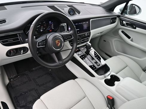 Certified 2024 Porsche Macan GTS AWD/4WD image 4