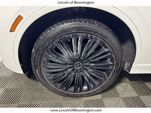 Certified 2025 Lincoln Aviator Black Label image 13