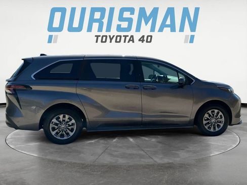 Used 2024 Toyota Sienna LE FWD image 8