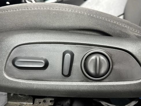 Used 2021 Chevrolet Malibu LT FWD image 16