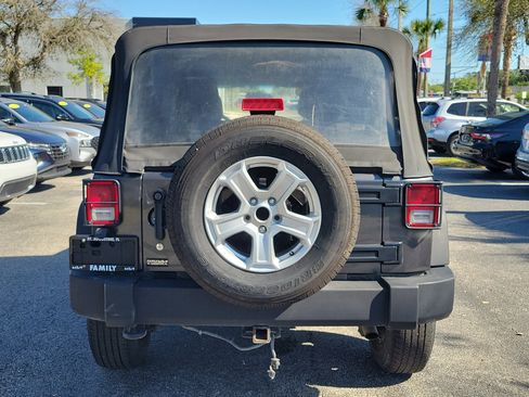 Used 2018 Jeep Wrangler Unlimited Sport w/ Connectivity Group AWD/4WD image 5