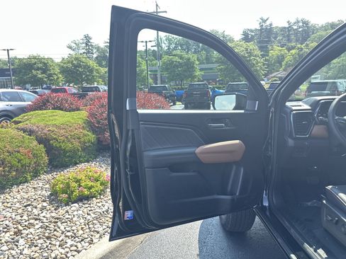 New 2025 GMC Canyon AT4 w/ Technology Plus Package image 11