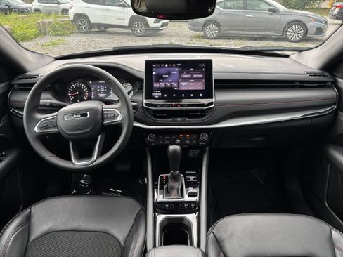 Used 2025 Jeep Compass Trailhawk AWD/4WD image 28