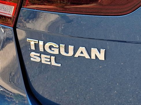 Used 2020 Volkswagen Tiguan SEL AWD/4WD image 29