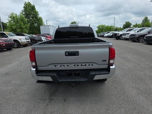 Used 2019 Toyota Tacoma TRD Off-Road AWD/4WD image 6