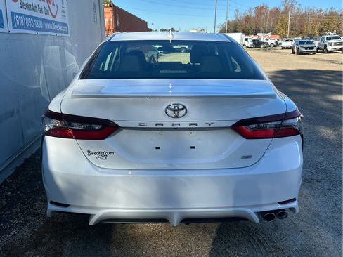 Used 2024 Toyota Camry SE image 4