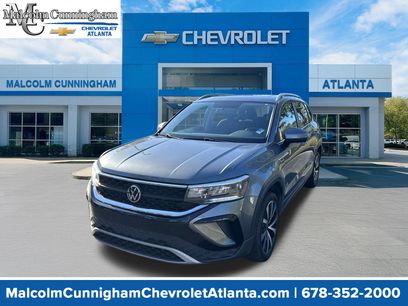 Used 2022 Volkswagen Taos SE w/ Panoramic Sunroof Package