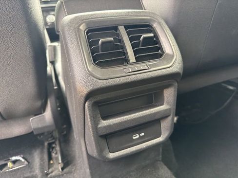 Used 2024 Volkswagen Taos SE FWD image 18