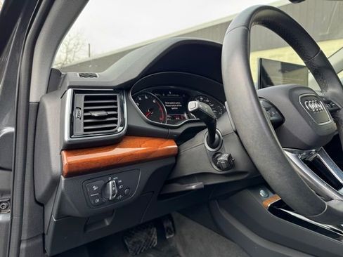 Used 2023 Audi Q5 2.0T Premium w/ Convenience Package image 12