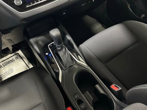 Used 2025 Toyota Corolla LE image 38