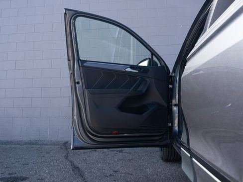 Used 2022 Volkswagen Tiguan SE R-Line image 15