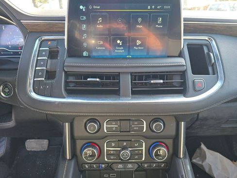 Used 2023 Chevrolet Suburban Premier image 18