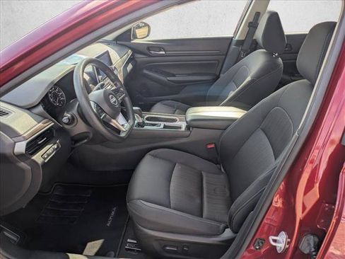Used 2024 Nissan Altima 2.5 SV FWD image 14