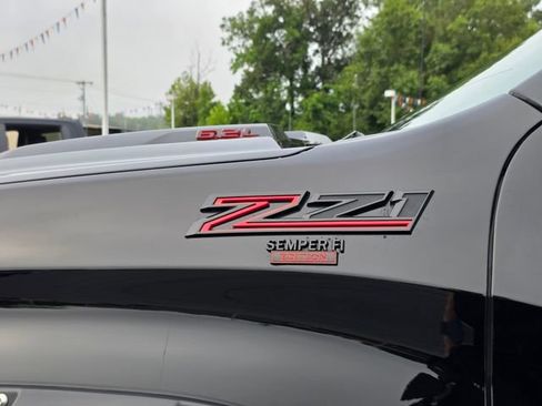 Used 2025 Chevrolet Silverado 1500 LT Trail Boss w/ Convenience Package II AWD/4WD image 7
