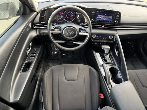 Used 2022 Hyundai Elantra SEL image 14