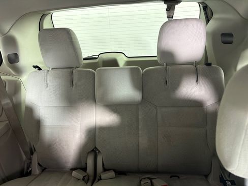 Used 2014 Dodge Grand Caravan SXT w/ UConnect Hands-Free Group FWD image 16