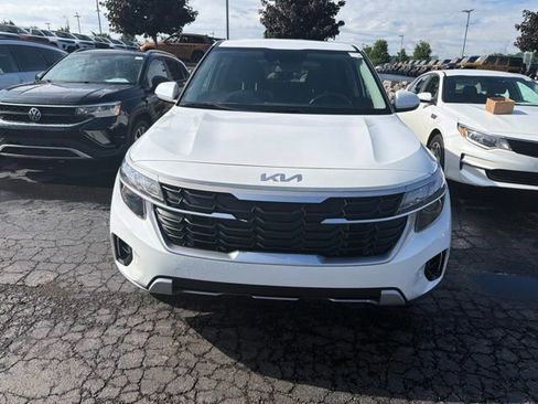 Used 2025 Kia Seltos LX AWD/4WD image 2